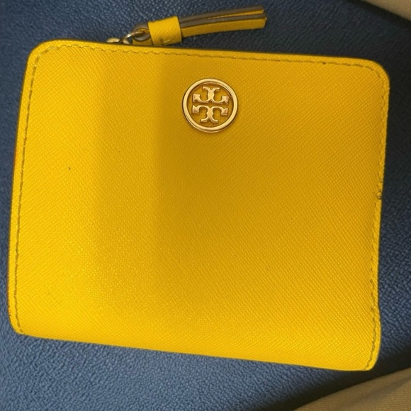 TORY BURCH Robinson Mini Wallet - Lemon Drop - Picture 3 of 8